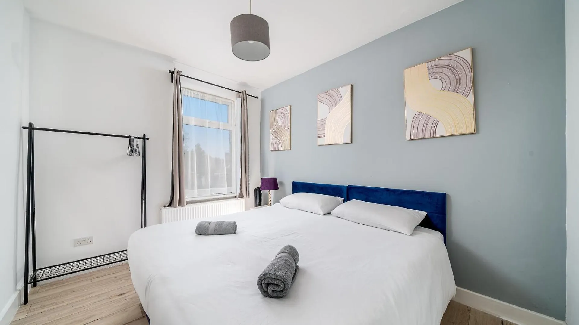 Canning Town 4 Bed Flat Sleeps 7- For Groups, Families And Contractors- With Free Parking London United Kingdom