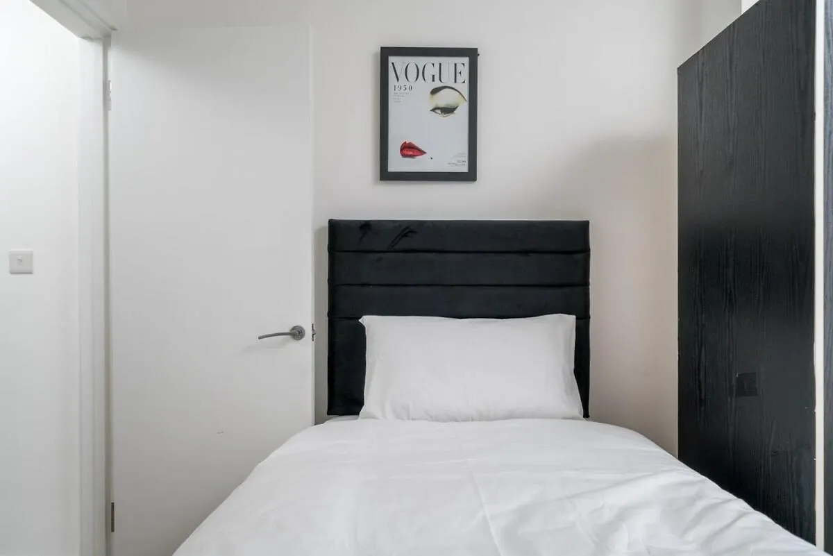 Canning Town 4 Bed Flat Sleeps 7- For Groups, Families And Contractors- With Free Parking London 0*,
