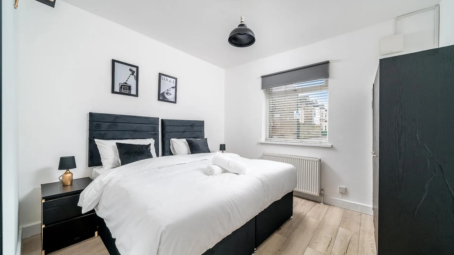 Apartment Canning Town 4 Bed Flat Sleeps 7- For Groups, Families And Contractors- With Free Parking London