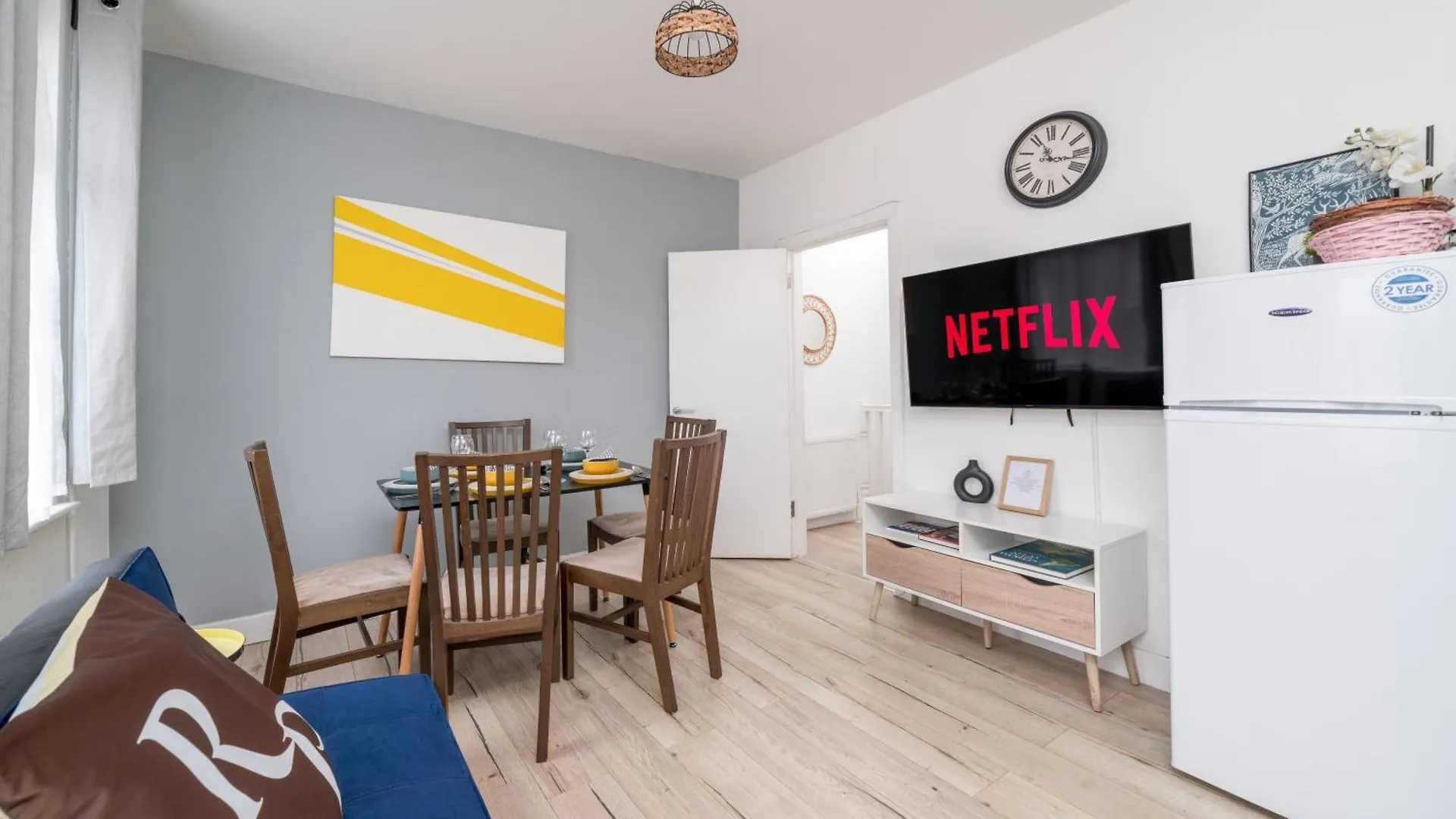 Canning Town 4 Bed Flat Sleeps 7- For Groups, Families And Contractors- With Free Parking London United Kingdom