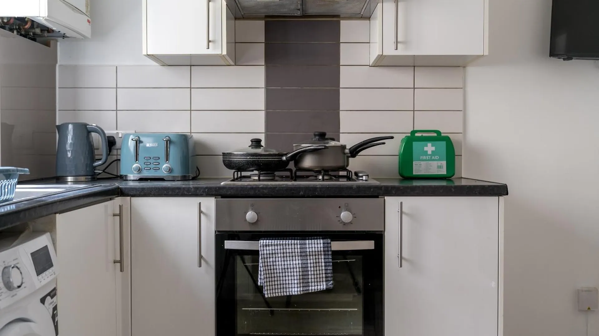 Canning Town 4 Bed Flat Sleeps 7- For Groups, Families And Contractors- With Free Parking London 0*,
