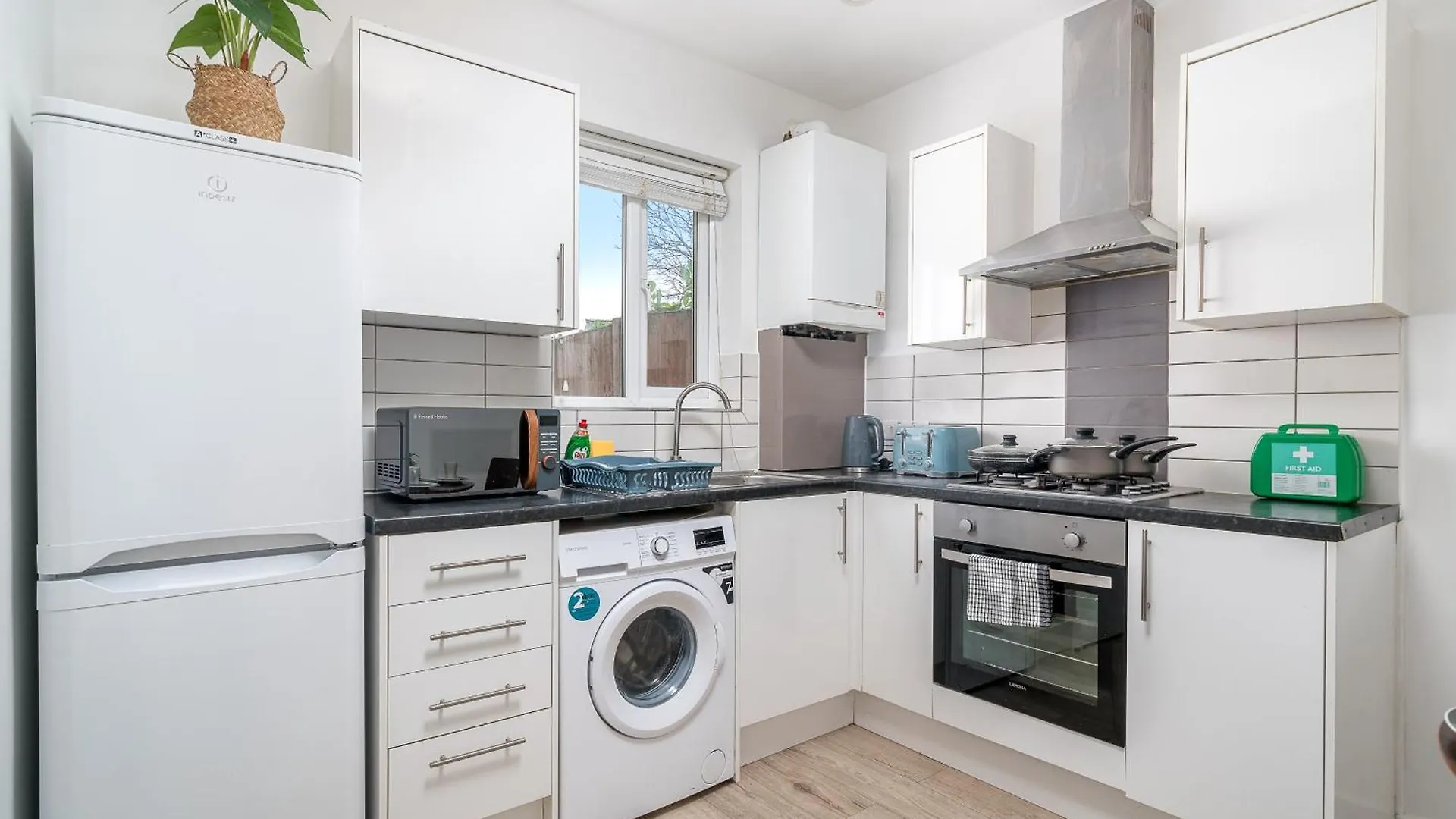 Canning Town 4 Bed Flat Sleeps 7- For Groups, Families And Contractors- With Free Parking London 0*,  United Kingdom