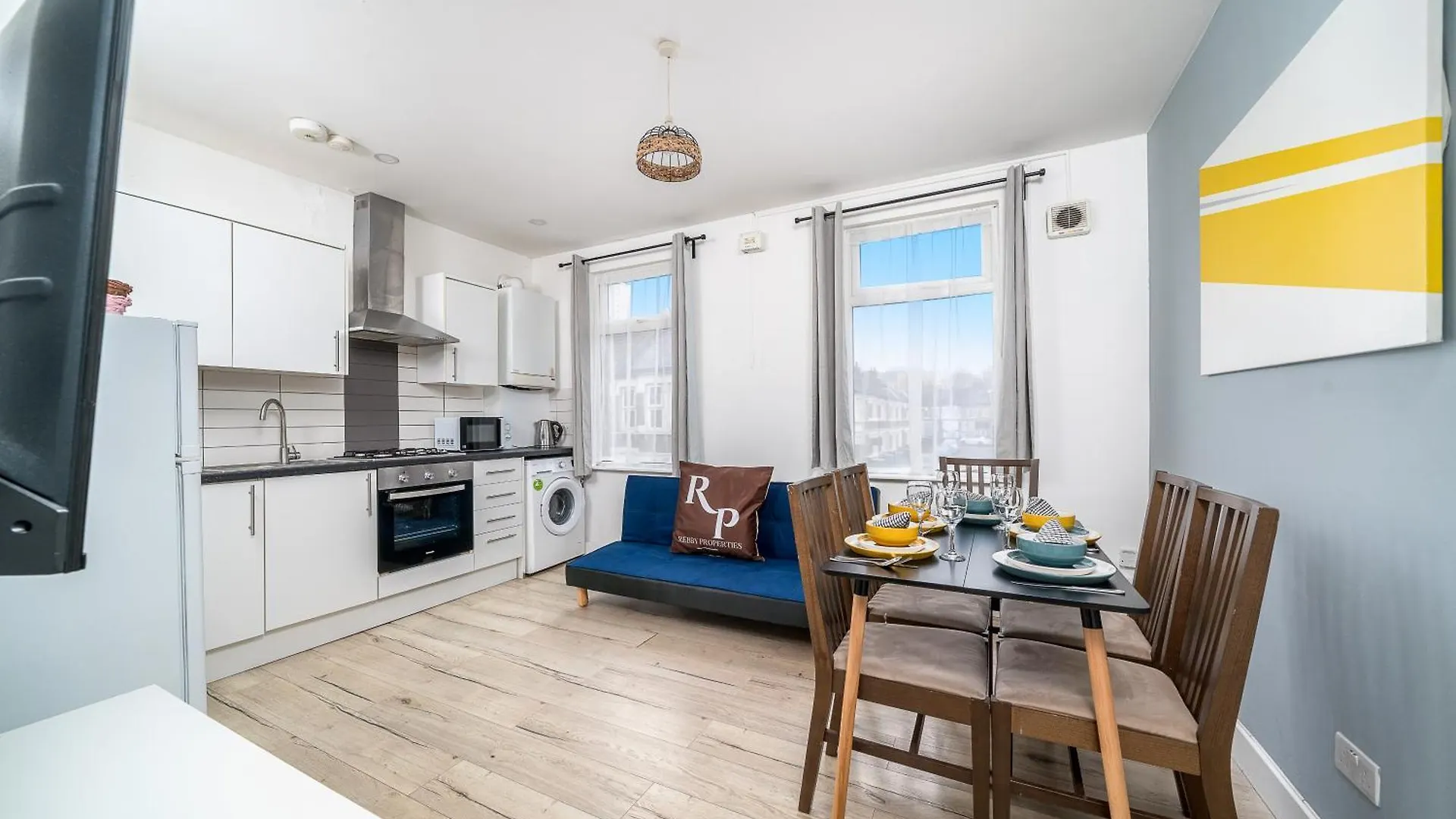 Canning Town 4 Bed Flat Sleeps 7- For Groups, Families And Contractors- With Free Parking London Apartment