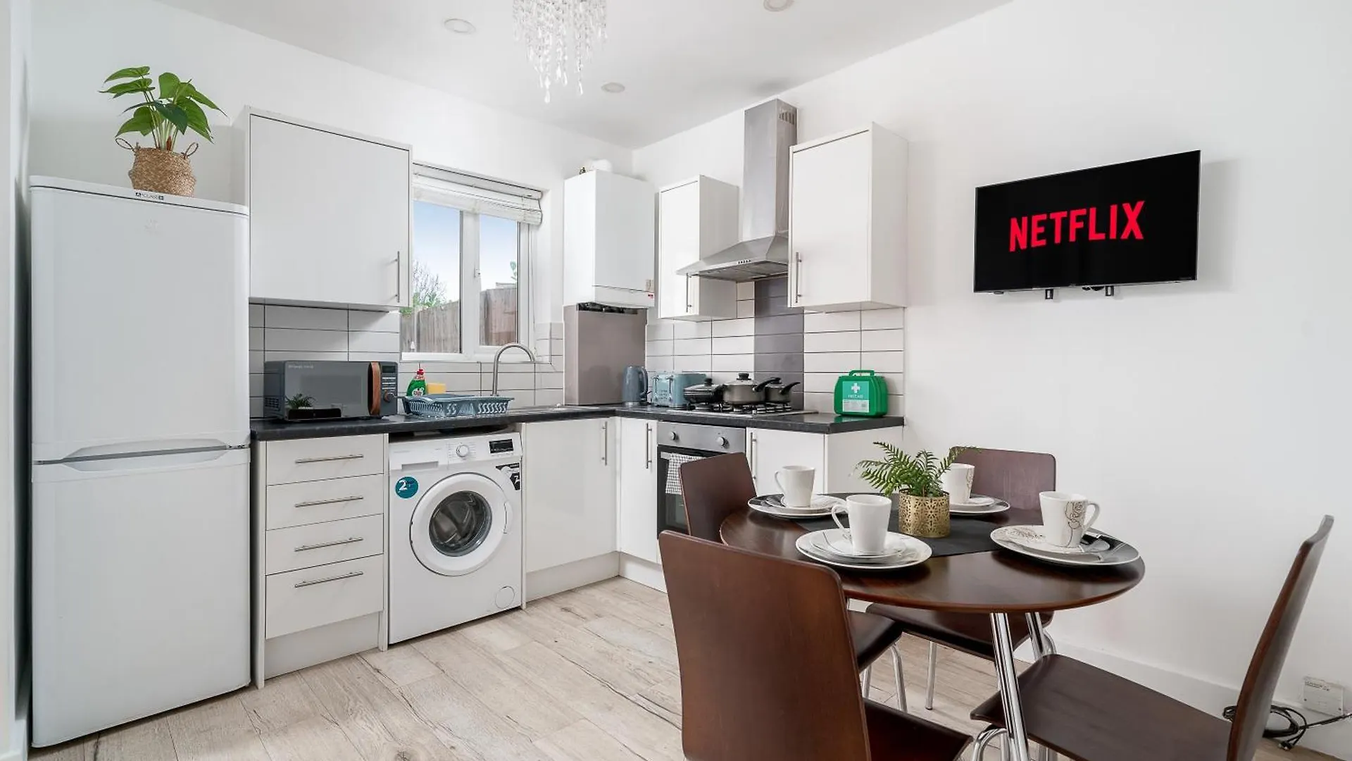 Canning Town 4 Bed Flat Sleeps 7- For Groups, Families And Contractors- With Free Parking London Apartment
