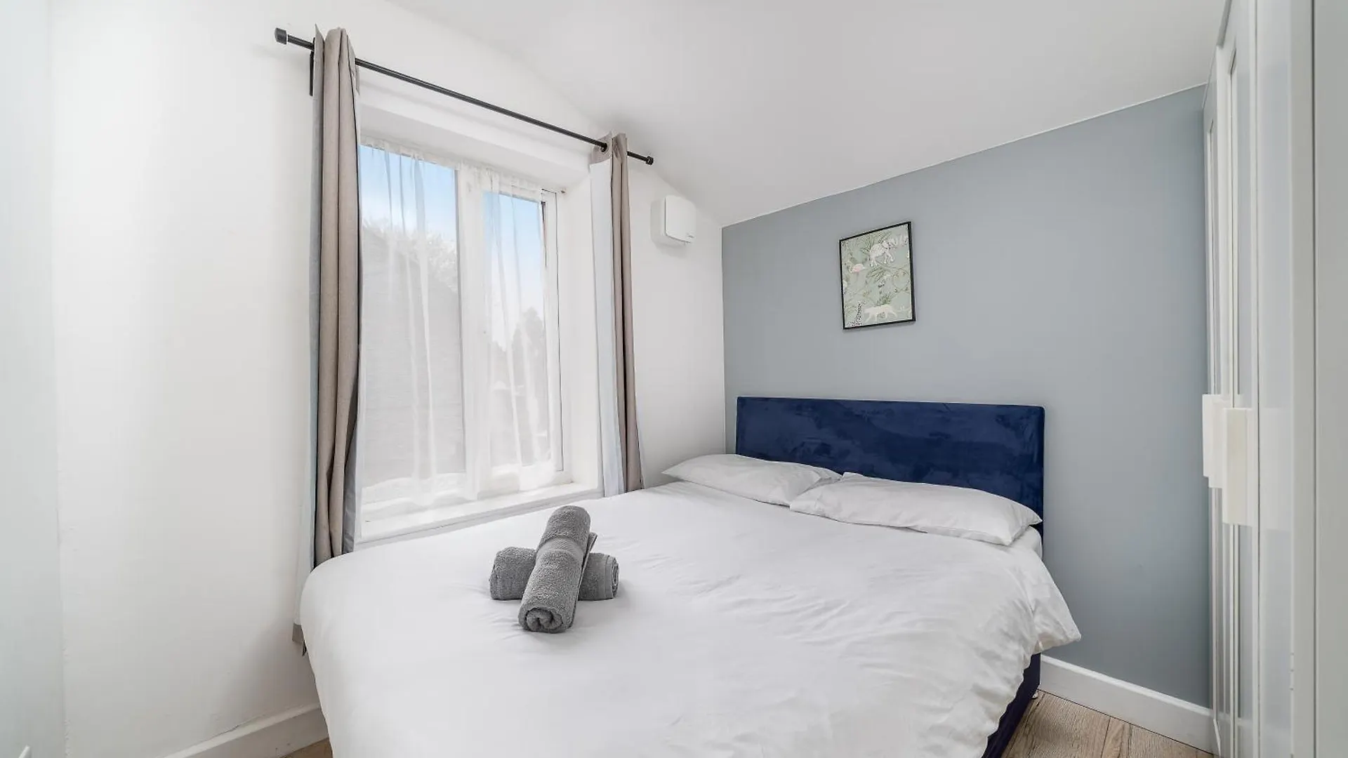 Apartment Canning Town 4 Bed Flat Sleeps 7- For Groups, Families And Contractors- With Free Parking London United Kingdom