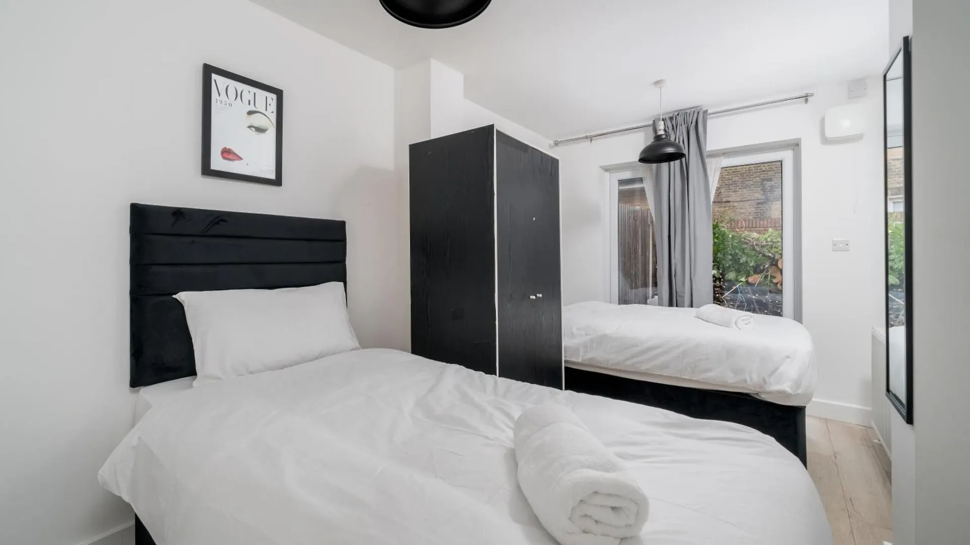 Apartment Canning Town 4 Bed Flat Sleeps 7- For Groups, Families And Contractors- With Free Parking London United Kingdom